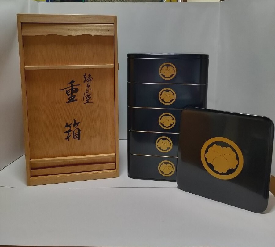 セール 重箱 四段 輪島塗 梨地 家紋 松竹梅 319913802-r1.jpg