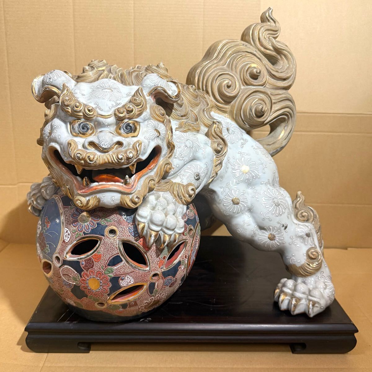 九谷焼 金彩 色絵 玉乗り獅子 魔除け 陶器 九谷焼 置物 狛犬 玉乗獅子