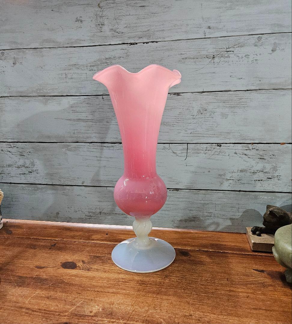 フランスアンティーク オパリンガラス フリルの花瓶 一輪挿し グラス