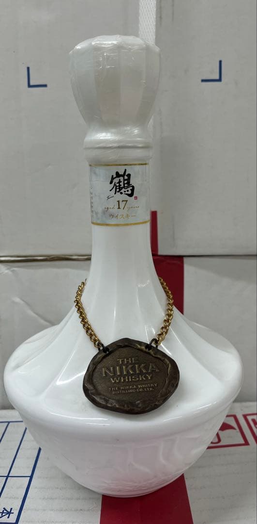 ニッカウヰスキー 鶴 17年 陶器ボトル 700ml 43% ニッカウヰスキー（NIKKA WHISKY） ニッカ 鶴17年 白 陶器入り 43度