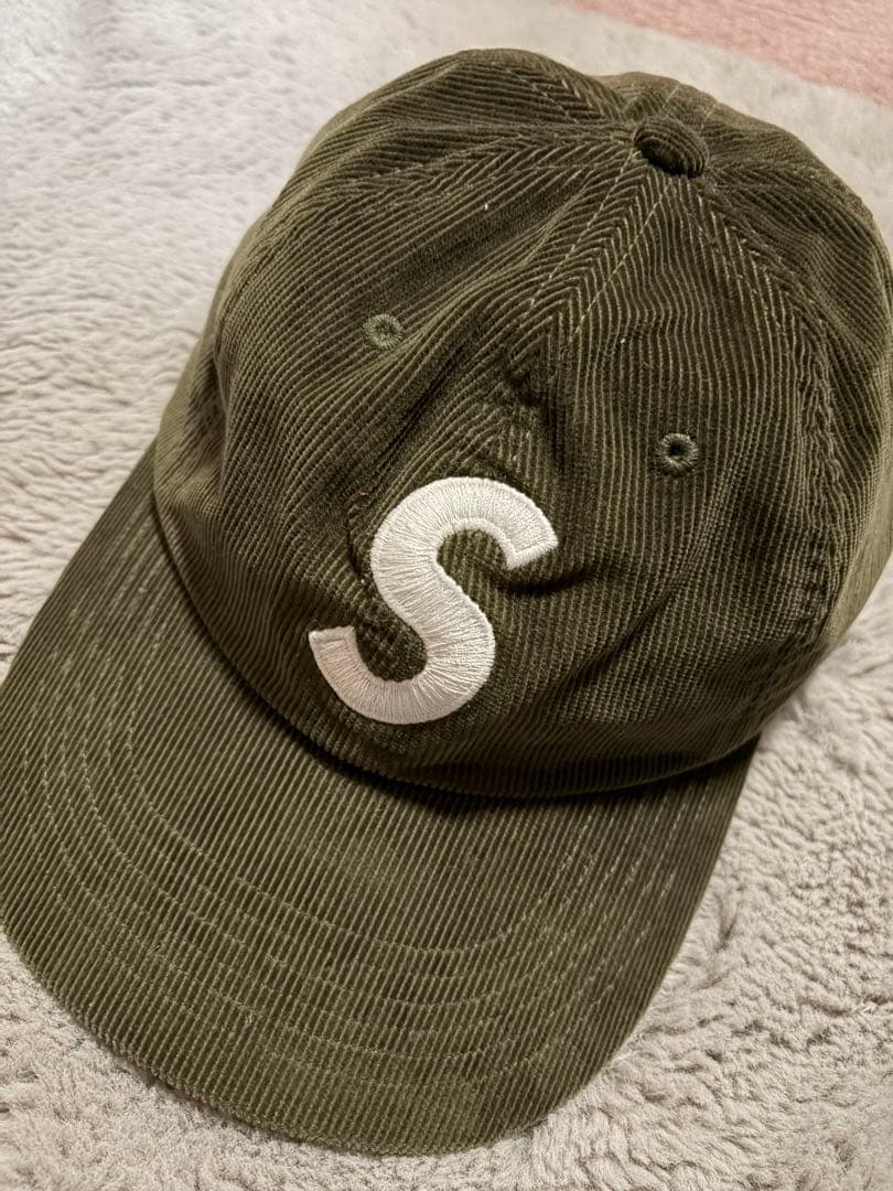 supreme sロゴ　コーデュロイ　カーキ SUPREME Sロゴキャップ コーデュラ カーキ supreme Sロゴキャップ